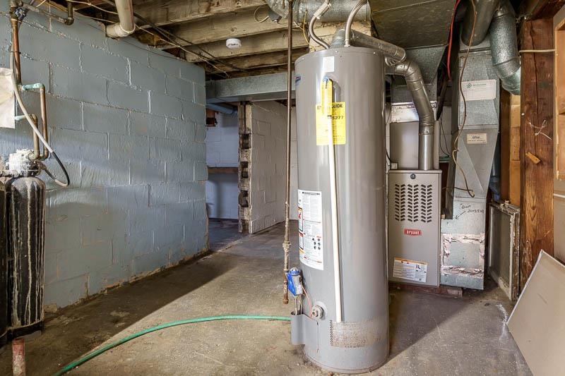 207 River Park Road Loves Park, IL 61111 - Photo 40 of 41 a view of a storage room