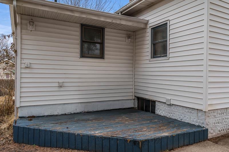 207 River Park Road Loves Park, IL 61111 - Photo 5 of 41 a view of a back yard of the house