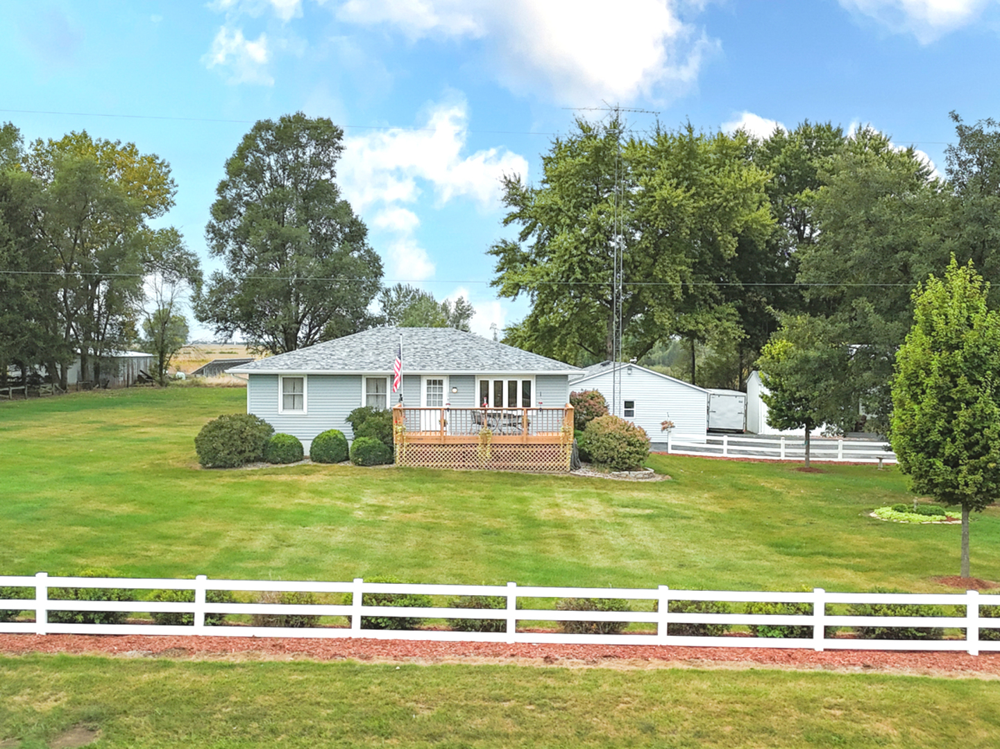 5382 South 2000W Road Chebanse, IL 60922 - Photo 1 of 54 a view of a house with a swimming pool