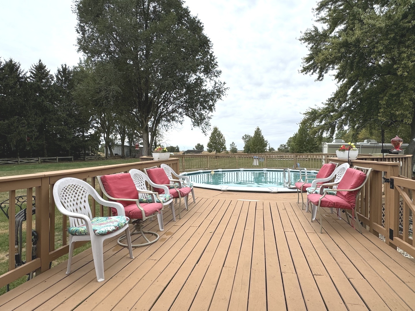 5382 South 2000W Road Chebanse, IL 60922 - Photo 38 of 54 an outdoor sitting area with furniture and wooden floor