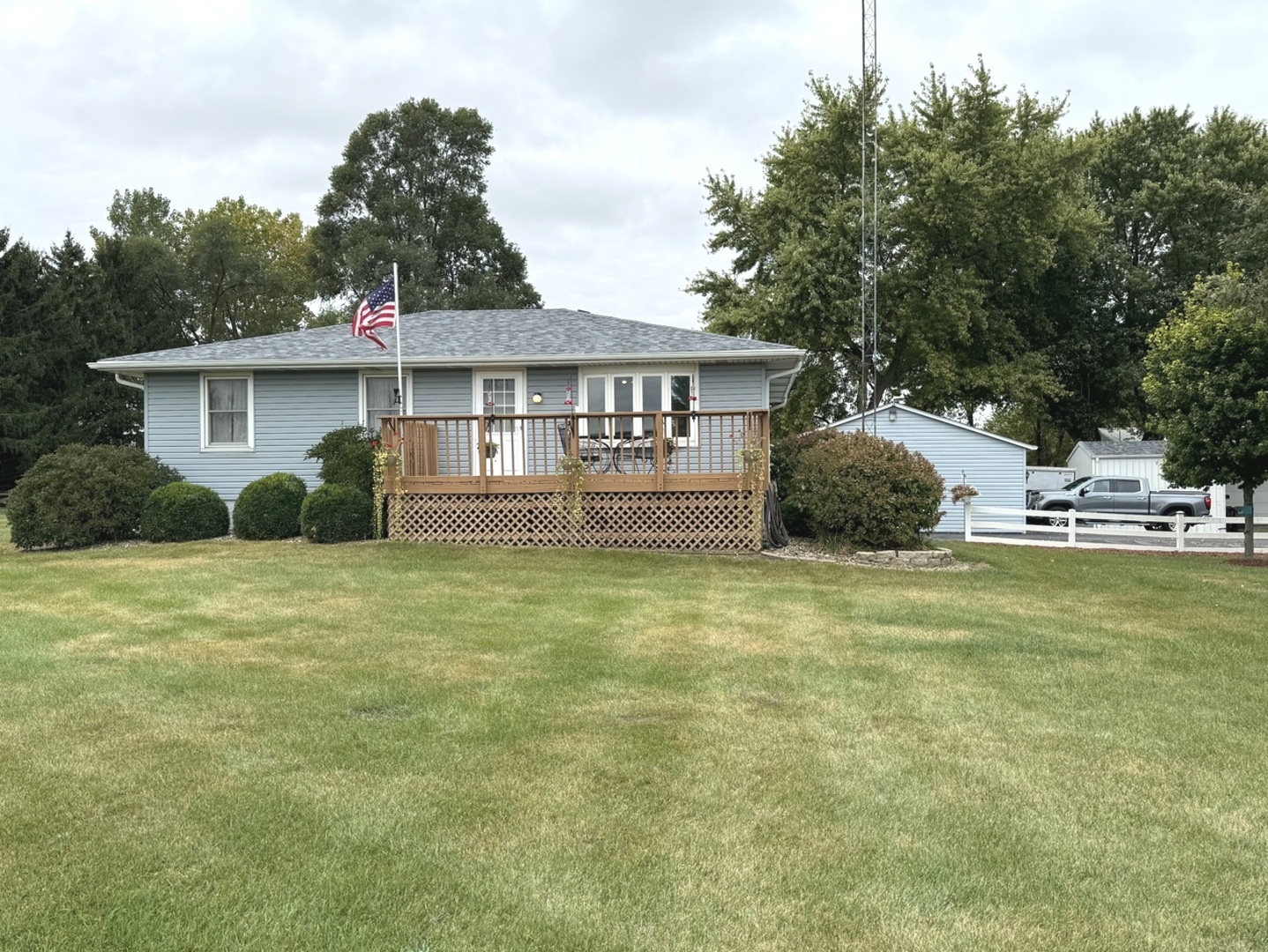 5382 South 2000W Road Chebanse, IL 60922 - Photo 9 of 54 a house view with a garden space
