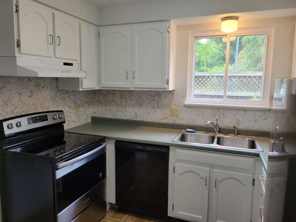 252 West Street, Unit 13 Amherst, MA 01002 - Photo 8 of 29