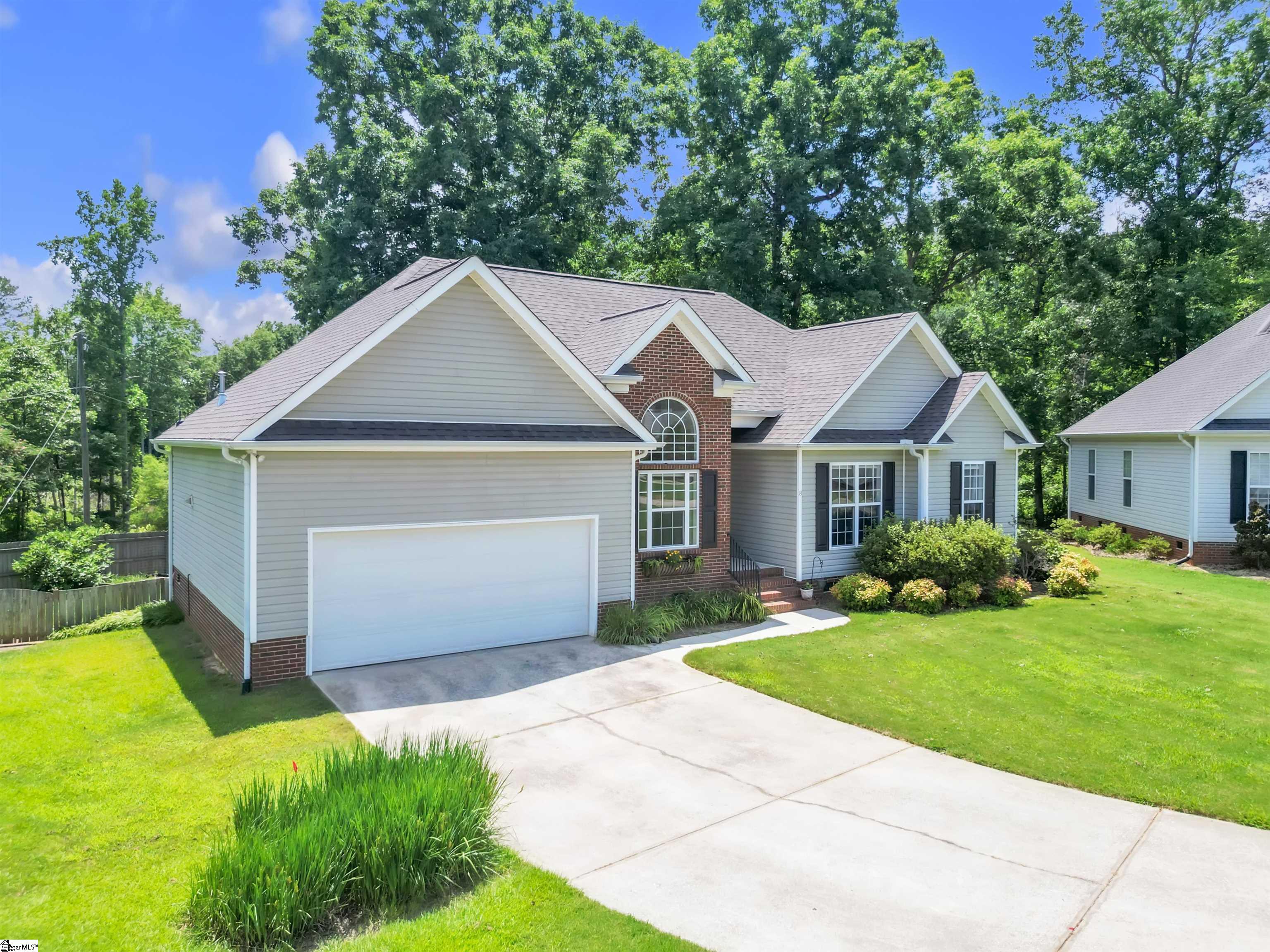 8 Manor Court Simpsonville, SC 29681 - Photo 2 of 18