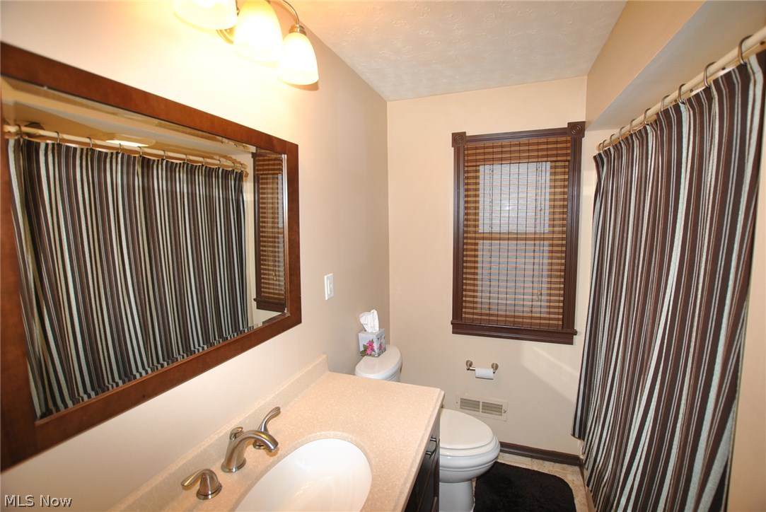5951 Wareham Drive Parma, OH 44129 - Photo 9 of 19
