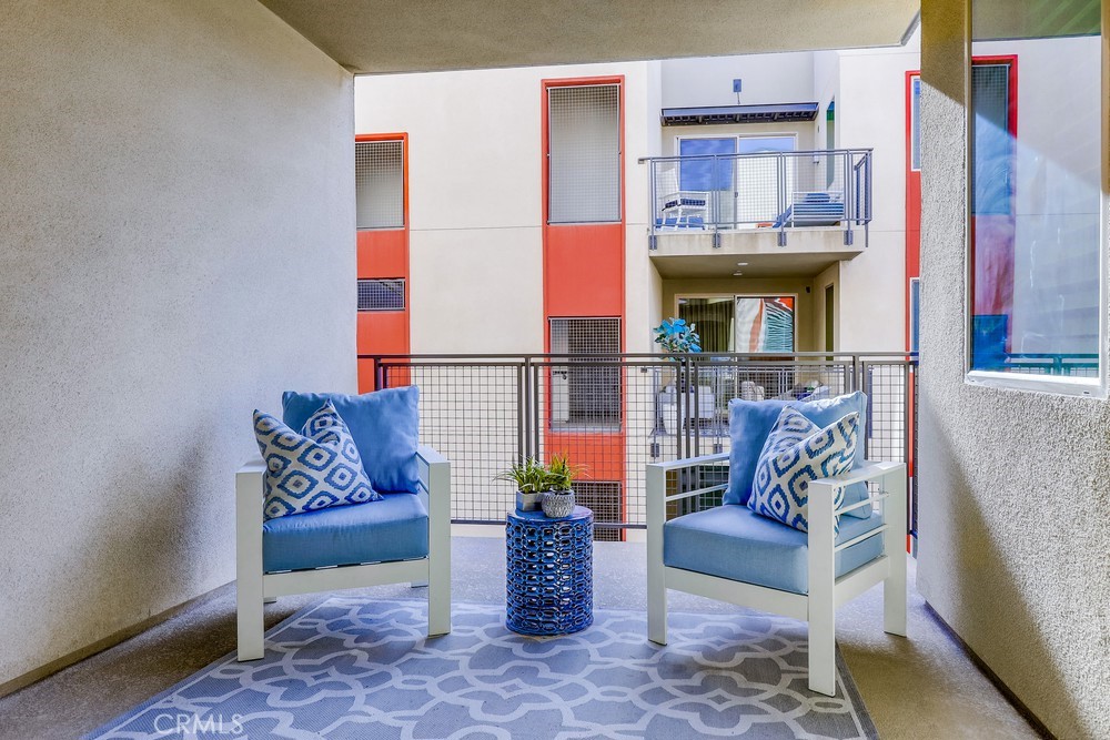 136 Tribeca Irvine, CA 92612 - Photo 20 of 70 a living room with furniture and a potted plant