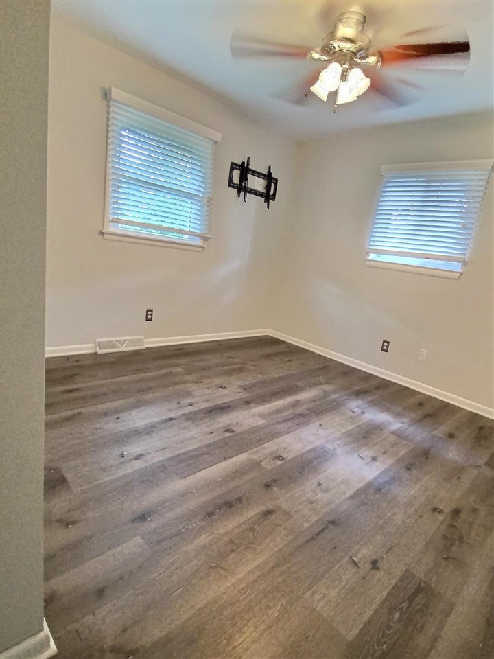 52045 Shelby Road Utica, MI 48316 - Photo 15 of 31 50080840-14.JPG