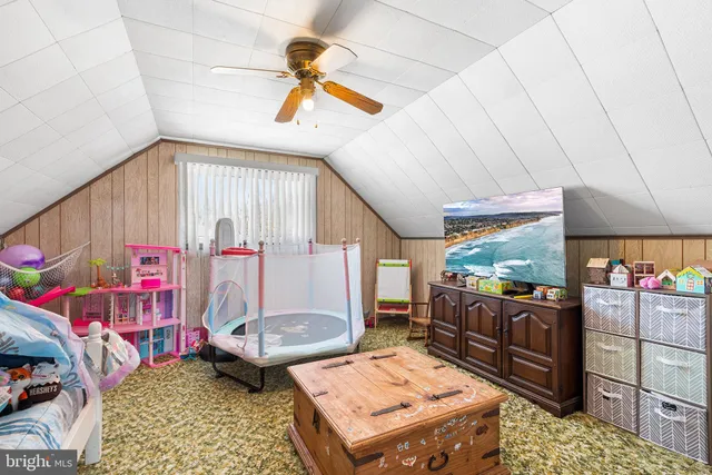 a room with lots of white furniture and shower