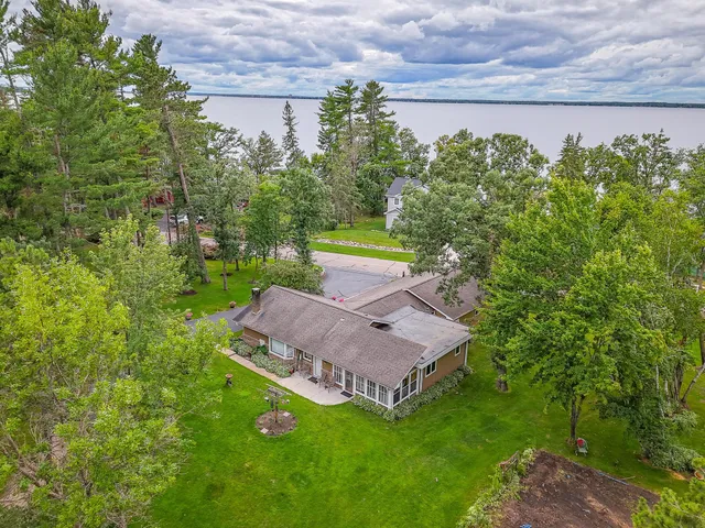 $359,900 | 6318 Lavinia Road Northeast, Bemidji, MN 56601