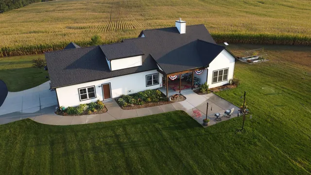 $989,500 | N7117 Black Creek Road, Princeton, WI 54968