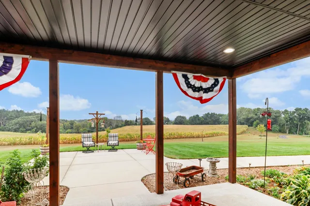 $989,500 | N7117 Black Creek Road, Princeton, WI 54968