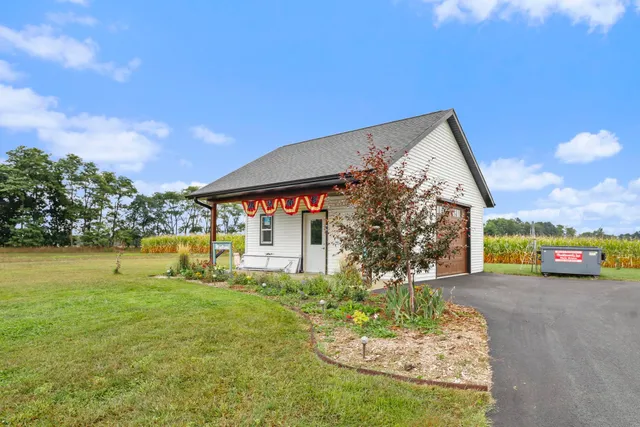 $989,500 | N7117 Black Creek Road, Princeton, WI 54968