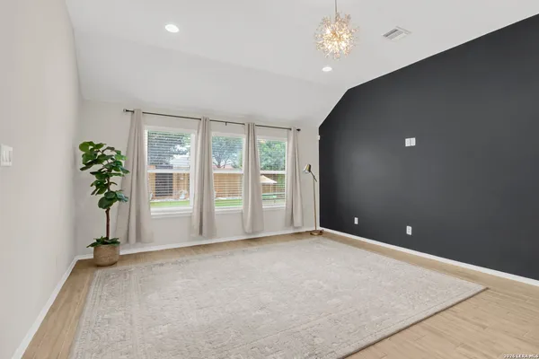 $2,950 | 445 Rosemellow Street, New Braunfels, TX 78132