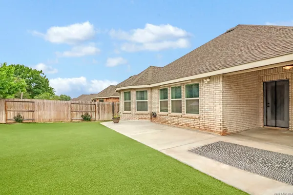 $2,950 | 445 Rosemellow Street, New Braunfels, TX 78132