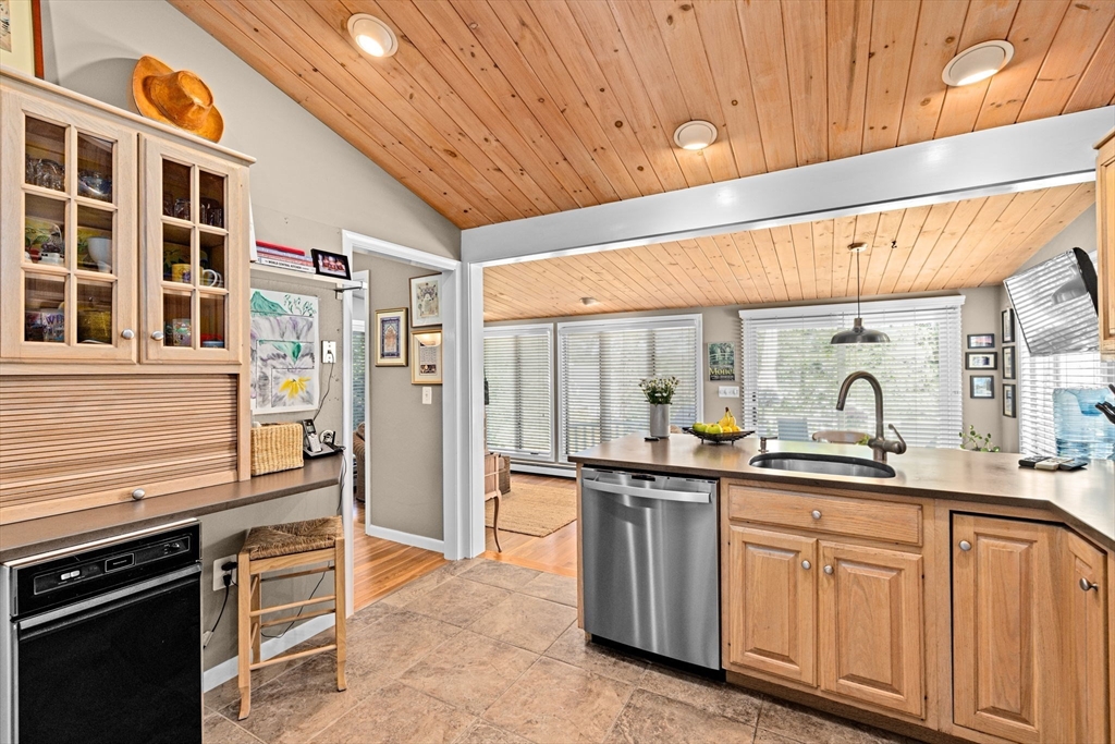 14 Aberdeen Drive Scituate, MA 02066 - Photo 17 of 42 a kitchen with cabinets and window