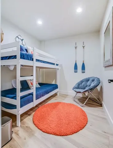 a view of livingroom with furniture