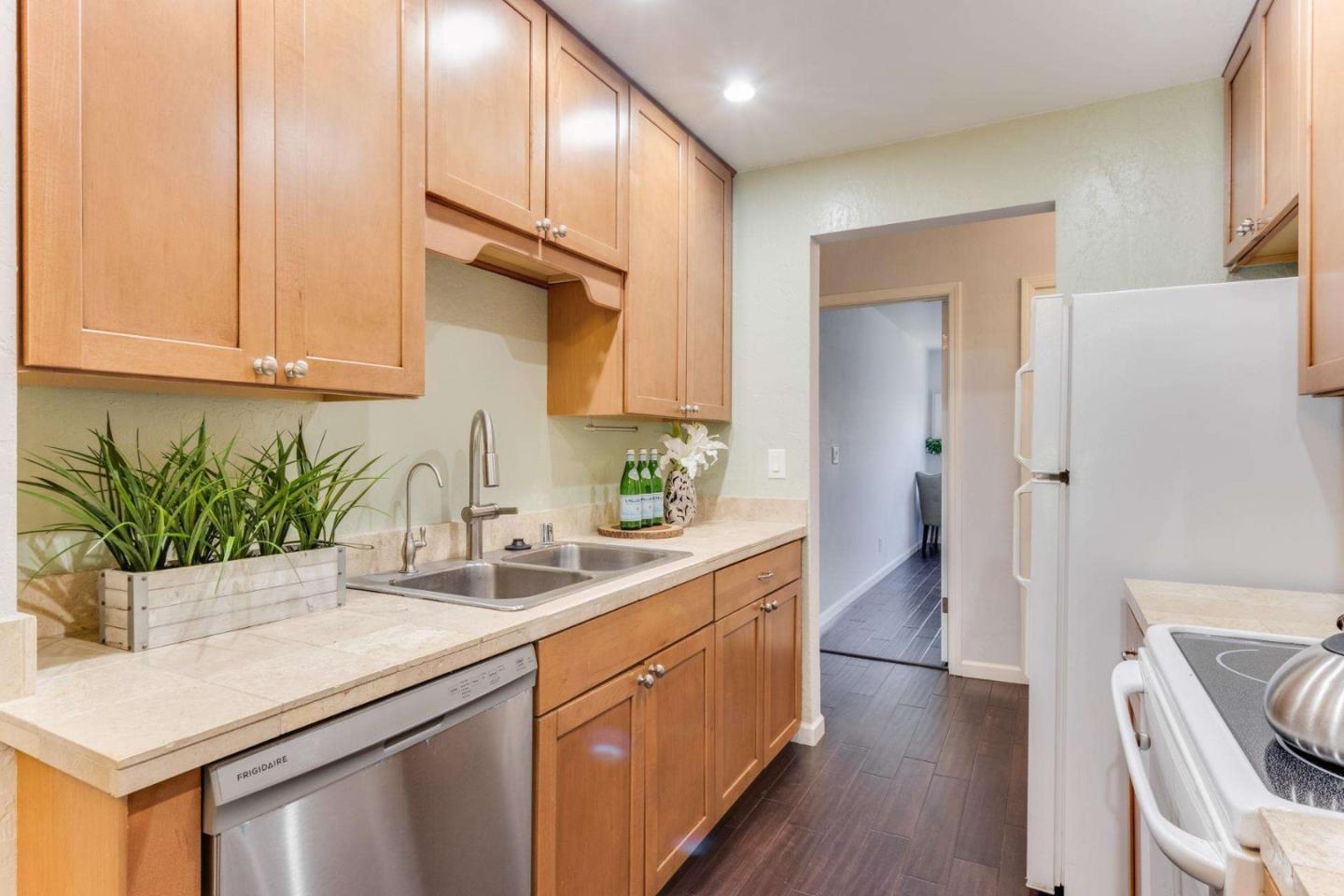 99 East Middlefield Road, Unit 17 Mountain View, CA 94043 - Photo 11 of 32 Gallery Image 11