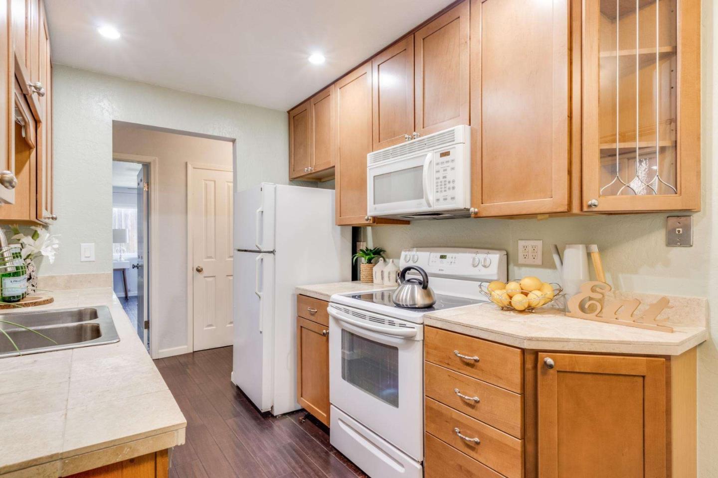 99 East Middlefield Road, Unit 17 Mountain View, CA 94043 - Photo 12 of 32 Gallery Image 12