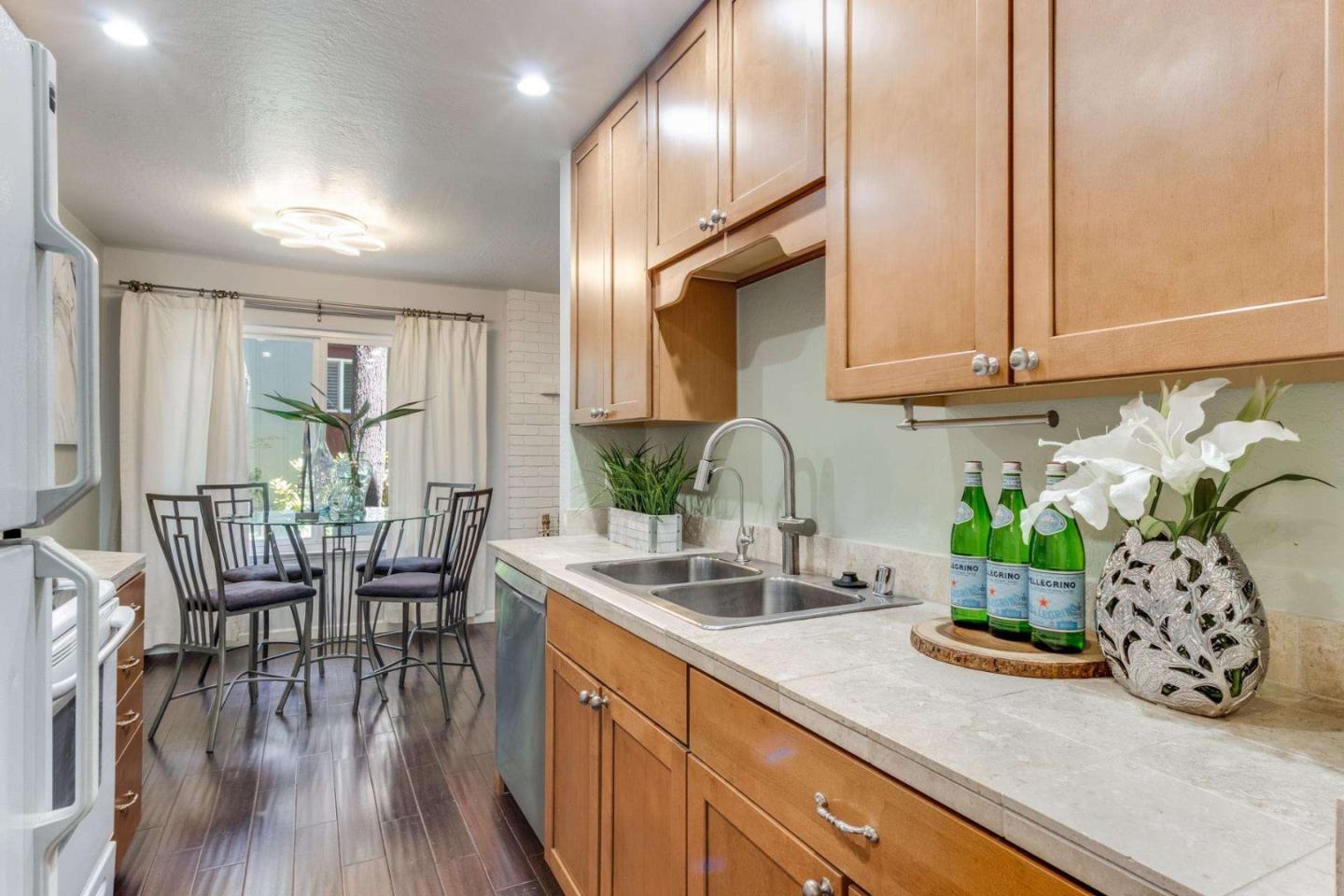 99 East Middlefield Road, Unit 17 Mountain View, CA 94043 - Photo 10 of 32 Gallery Image 10