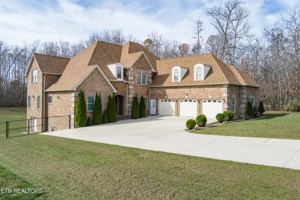 $899,900 | 39 North Riverview Lane, Crossville, TN 38555