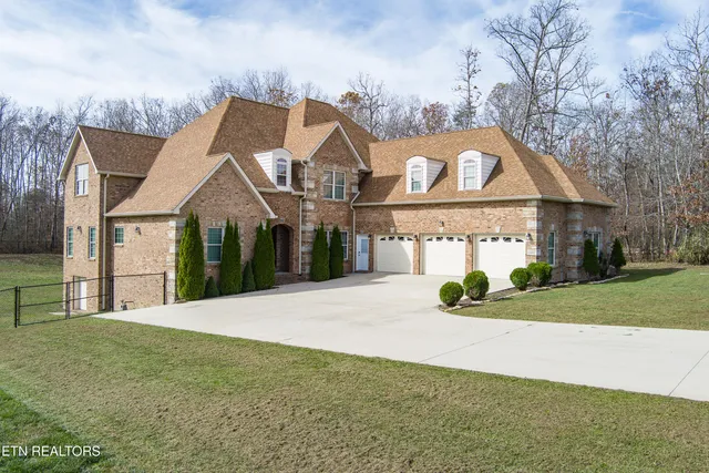 $899,900 | 39 North Riverview Lane, Crossville, TN 38555