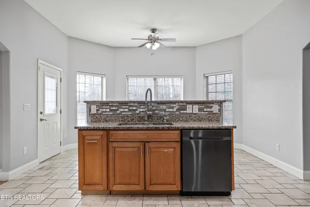 $899,900 | 39 North Riverview Lane, Crossville, TN 38555