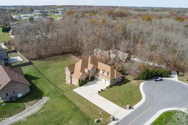 $899,900 | 39 North Riverview Lane, Crossville, TN 38555