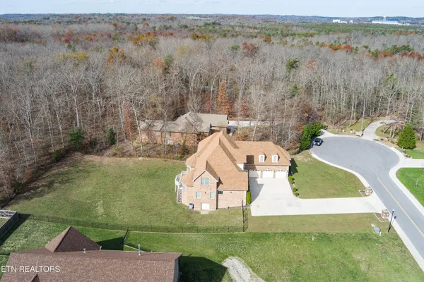 $899,900 | 39 North Riverview Lane, Crossville, TN 38555