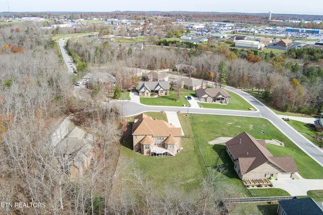 $899,900 | 39 North Riverview Lane, Crossville, TN 38555