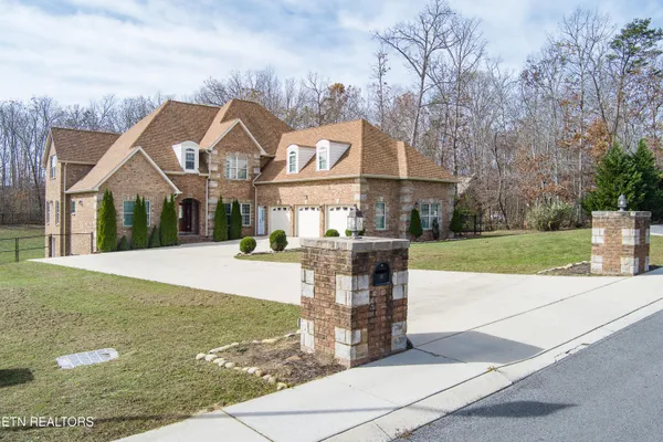 $899,900 | 39 North Riverview Lane, Crossville, TN 38555