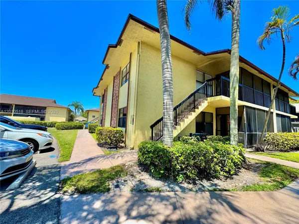 $2,000 | 10031 Winding Lake Road, Unit 201, Sunrise, FL 33351