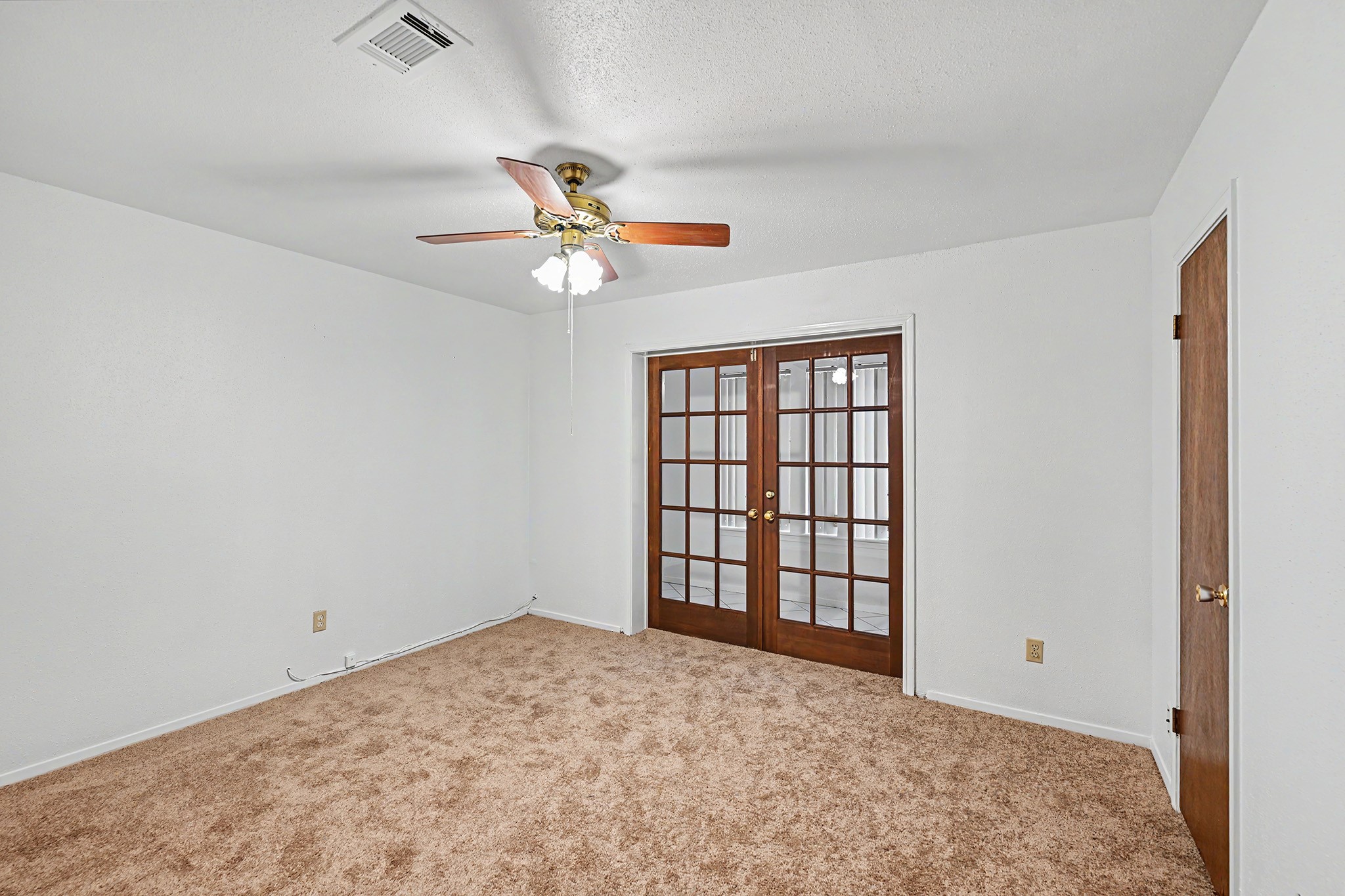 5403 Boots Road Houston, TX 77091 - Photo 15 of 26 Discover the versatility of this spacious bonus room with a closet, ideal for transforming into a home office, study, or media room.