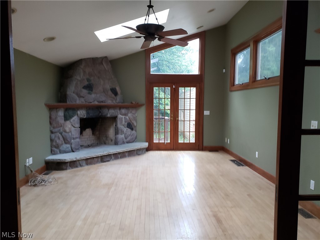 917 Cambridge Road Cleveland Heights, OH 44121 - Photo 10 of 27 1st floor Great room with skylight and fireplace!