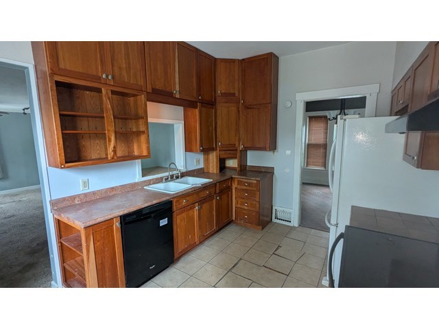 415 Parham Street Muscatine, IA 52761 - Photo 2 of 17
