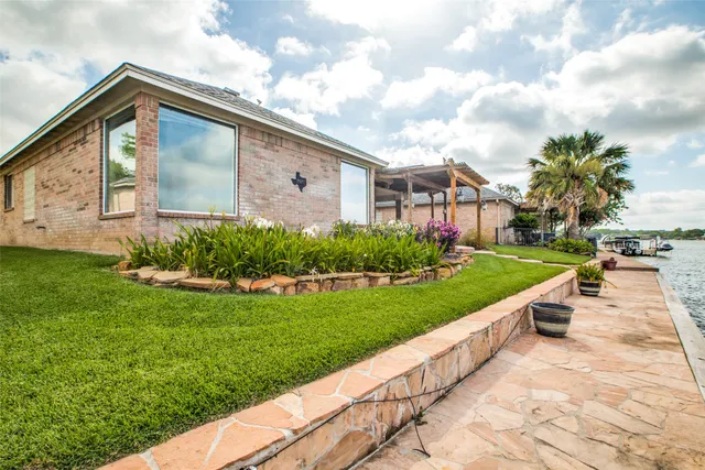 $3,700 | 13661 Lakeside Pl Drive, Willis, TX 77318