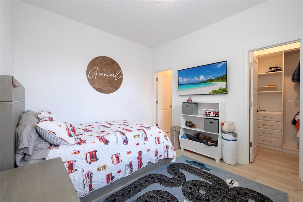 4507 Hillingdam Road Davenport, FL 33837 - Photo 35 of 83 a bedroom with a bed and a window