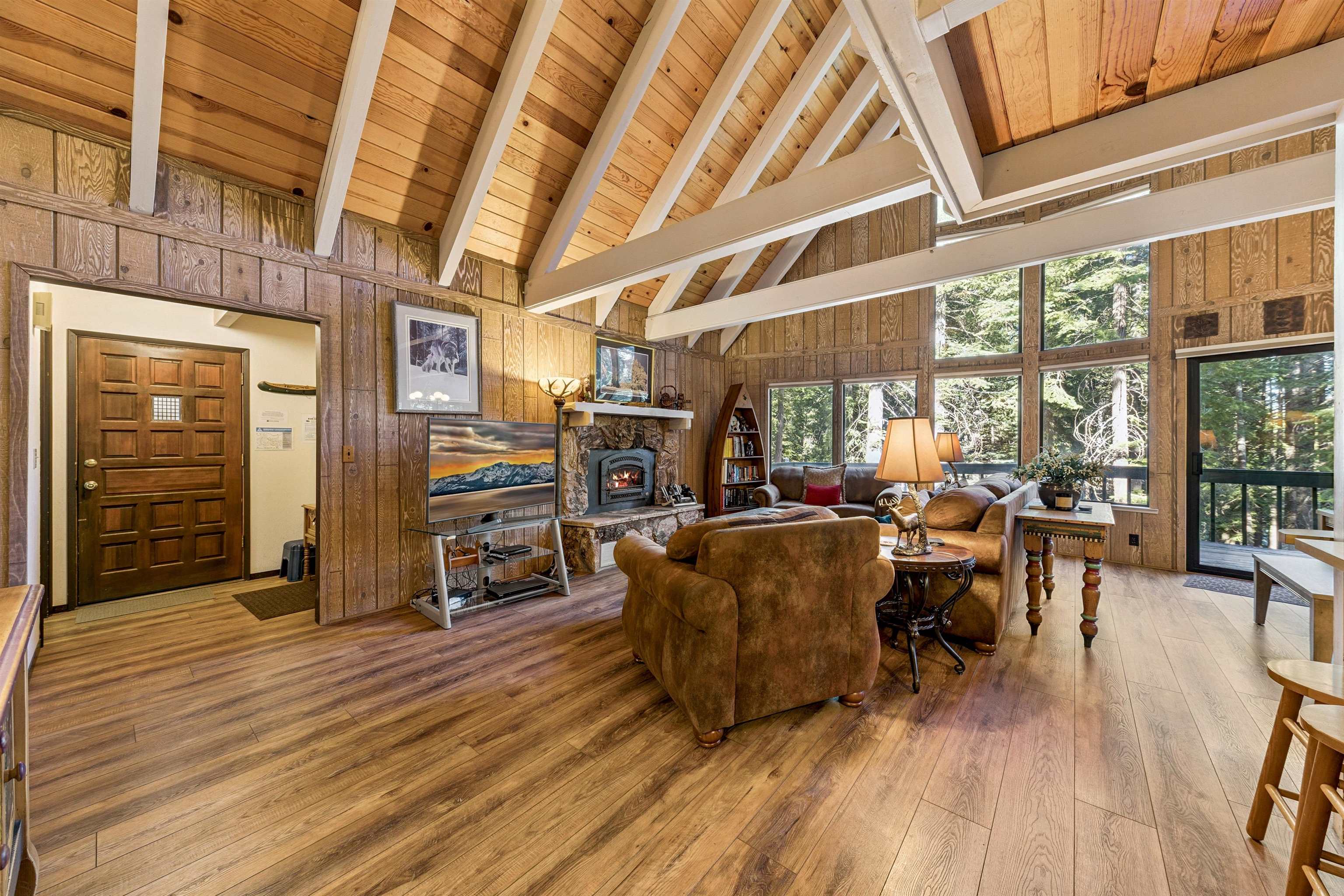 11933 Chamonix Road Truckee, CA 96161 - Photo 5 of 27
