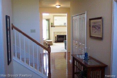 4154 Wincrest Lane Rochester, MI 48306 - Photo 9 of 21 Wincrest Foyer To GR