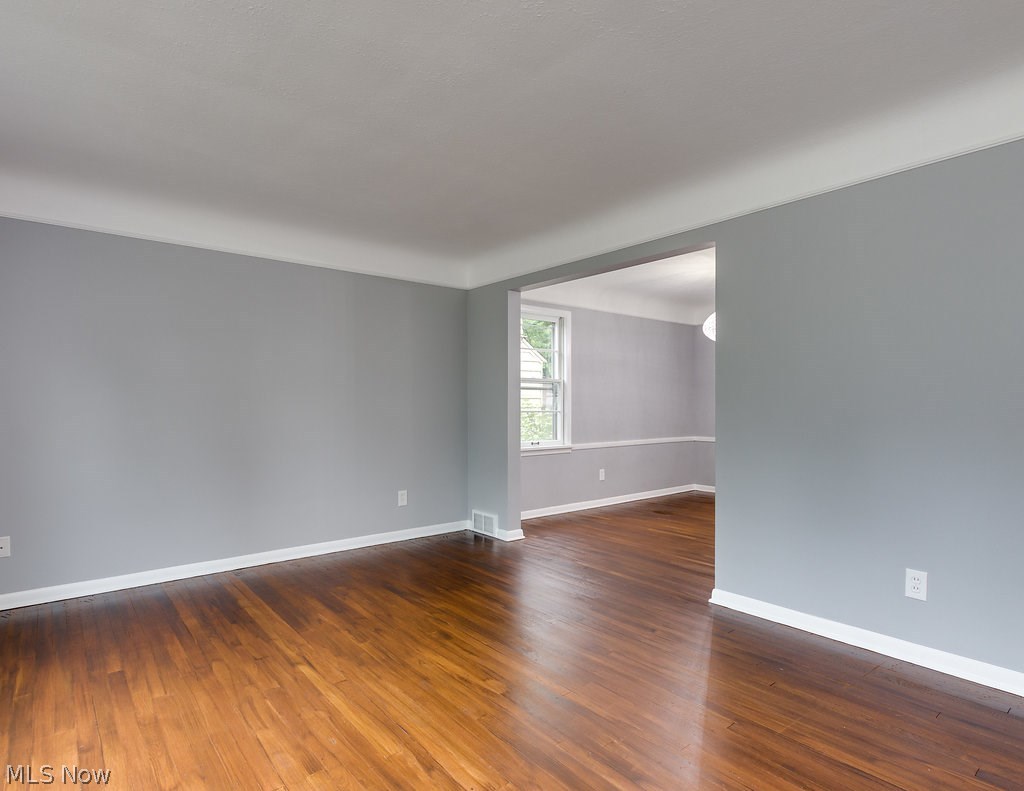 1203 Haselton Road Cleveland, OH 44121 - Photo 15 of 27