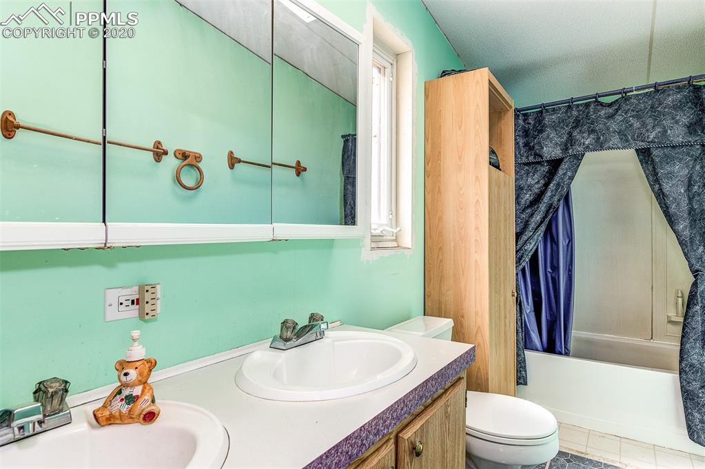 34430 East Jones Road Yoder, CO 80864 - Photo 13 of 41 Master Bathroom