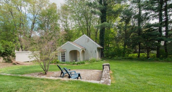 2 Ardsley Road Longmeadow, MA 01106 - Photo 29 of 30 a house view with a garden space