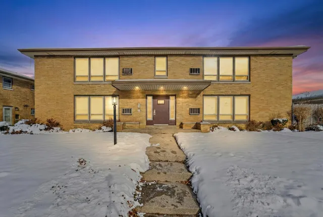 $419,900 | 9118 West Grantosa Drive, Milwaukee, WI 53225