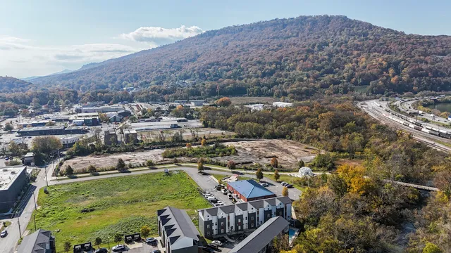 $1,975 | 1450 Stockyard Place, Chattanooga, TN 37408