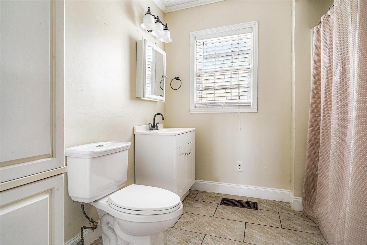 210 Kinney Avenue Covington, TN 38019 - Photo 25 of 28 a bathroom with a toilet a sink and a mirror