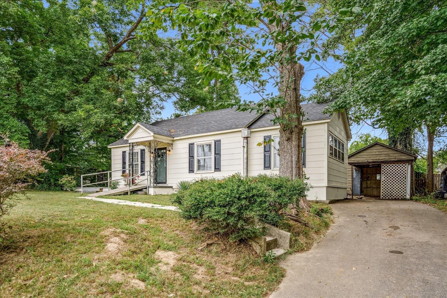 210 Kinney Avenue Covington, TN 38019 - Photo 4 of 28 a front view of a house with a yard and trees