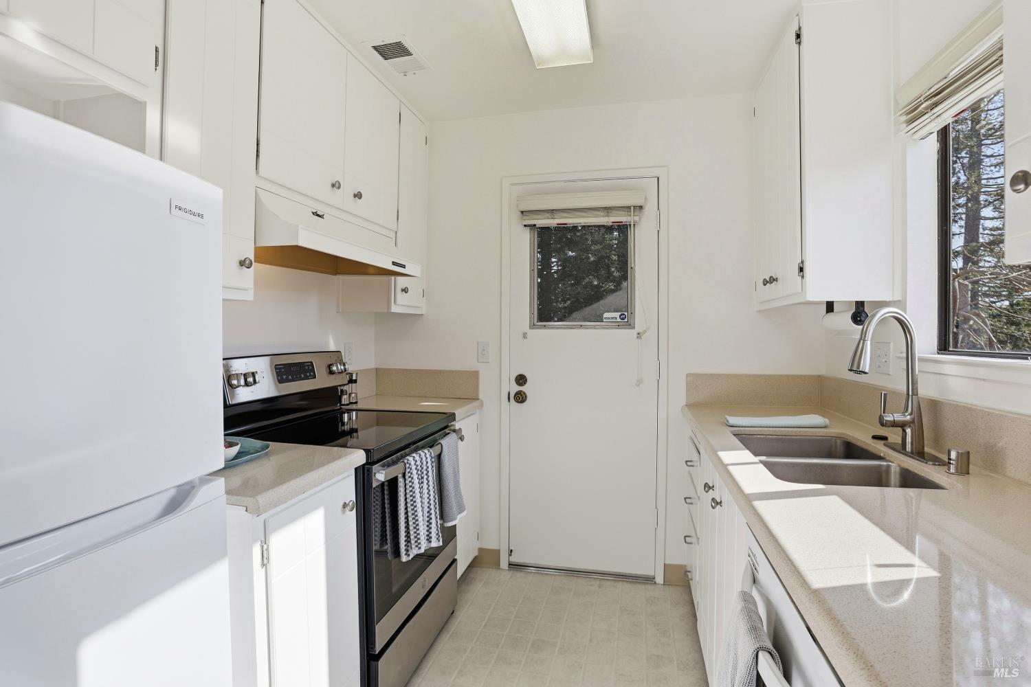 314 Silvio Lane Novato, CA 94947 - Photo 7 of 18