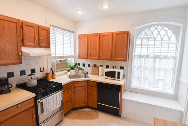 6 Perry Street, Unit 3 Brookline, MA 02445 - Photo 11 of 17