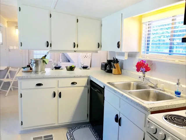 $599,000 | 18700 San Marcos Highway, Martindale, TX 78655