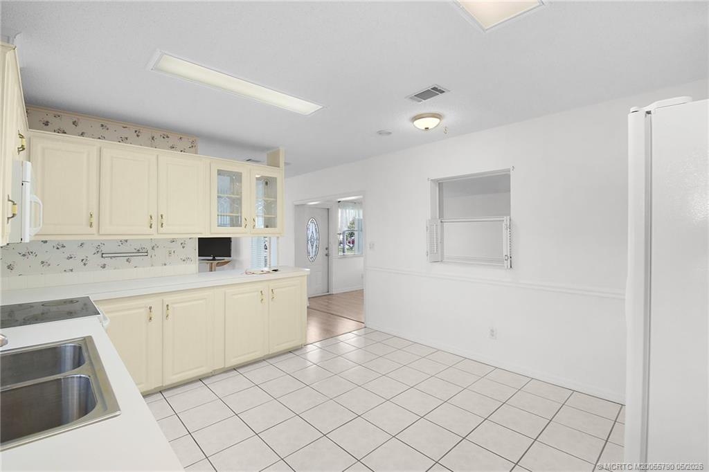 7149 Southeast Ridgeway Terrace Hobe Sound, FL 33455 - Photo 12 of 34 Lots of kitchen cabinets and counter space