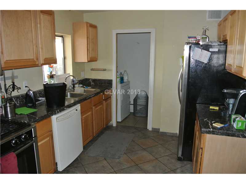 154 Ivy Street Henderson, NV 89015 - Photo 11 of 13 Kitchen.