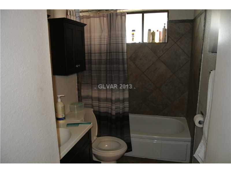 154 Ivy Street Henderson, NV 89015 - Photo 3 of 13 Bathroom.